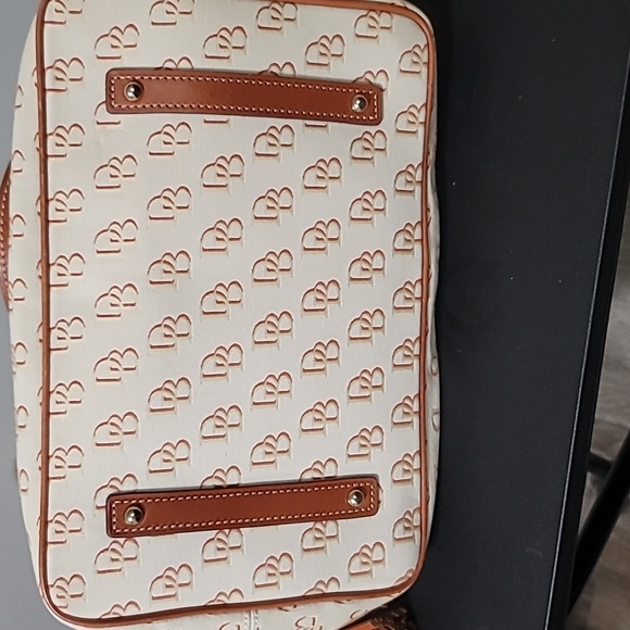 Dooney and Bourke handbag - Picture 4 of 4
